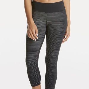 Reflective cropped leggings